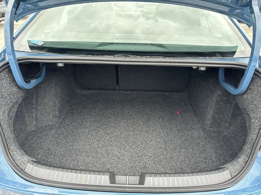 2025 Volkswagen Jetta S photo 31