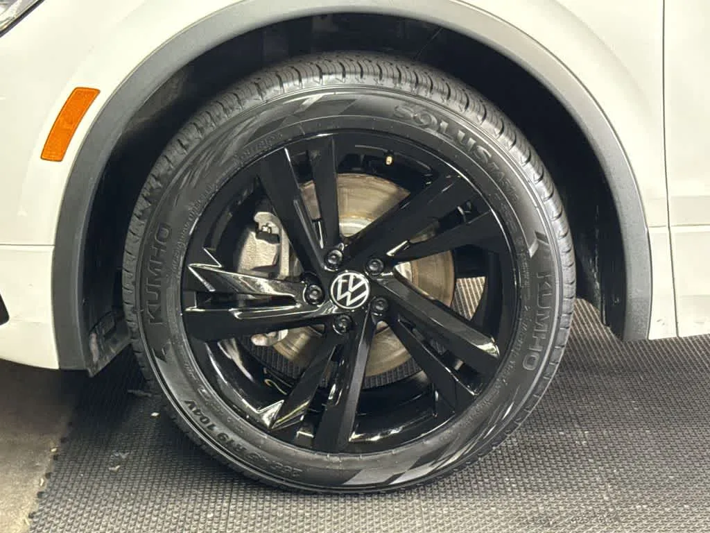 2023 Volkswagen Tiguan SE R-Line Black photo 11