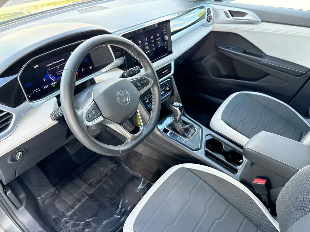 2026 Volkswagen Taos SE photo 13