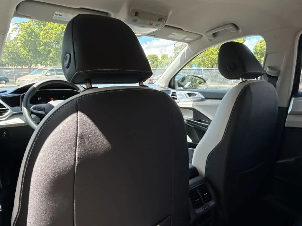 2026 Volkswagen Taos SE photo 23