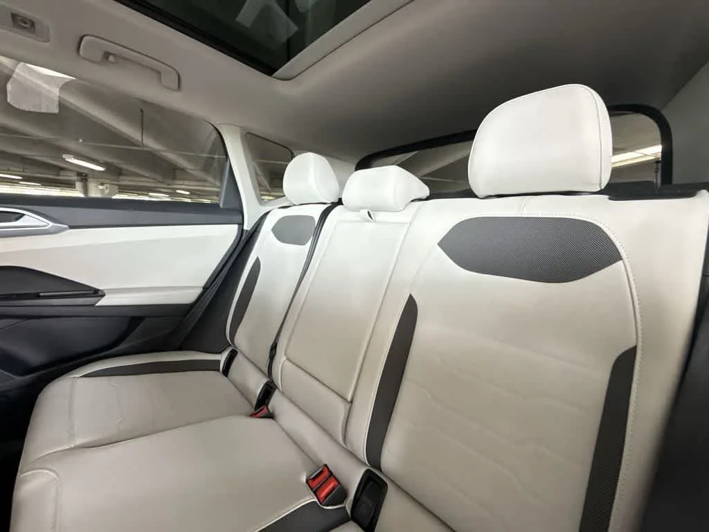 2026 Volkswagen Taos SE photo 21