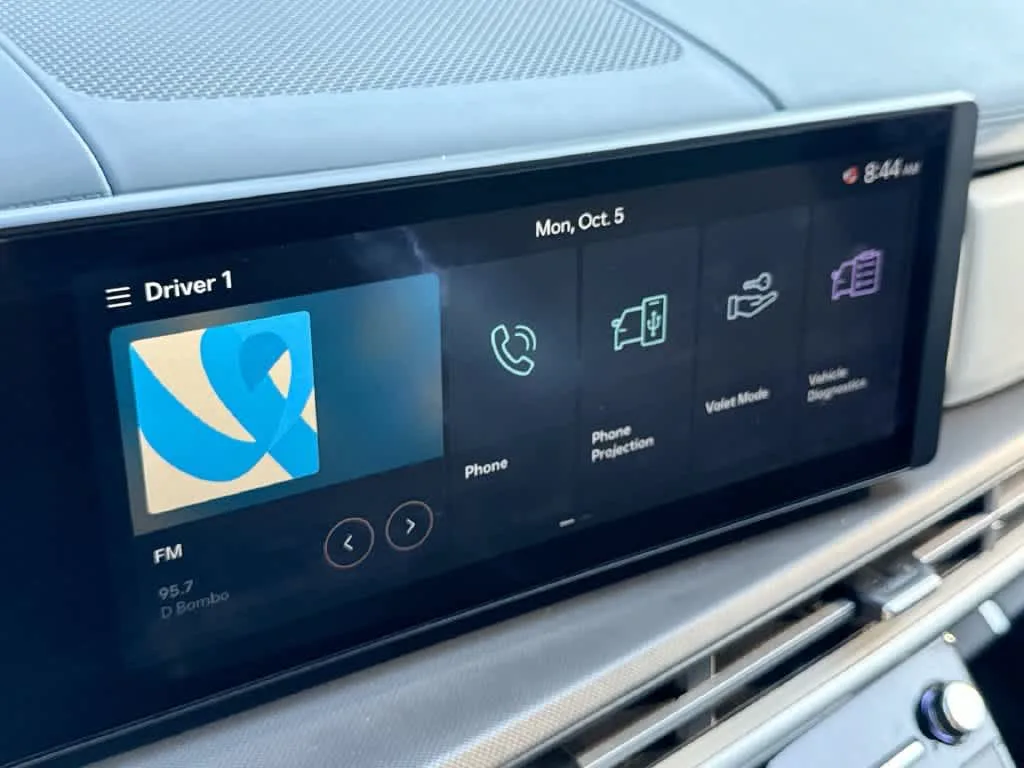 2026 Hyundai Santa Fe SEL photo 17