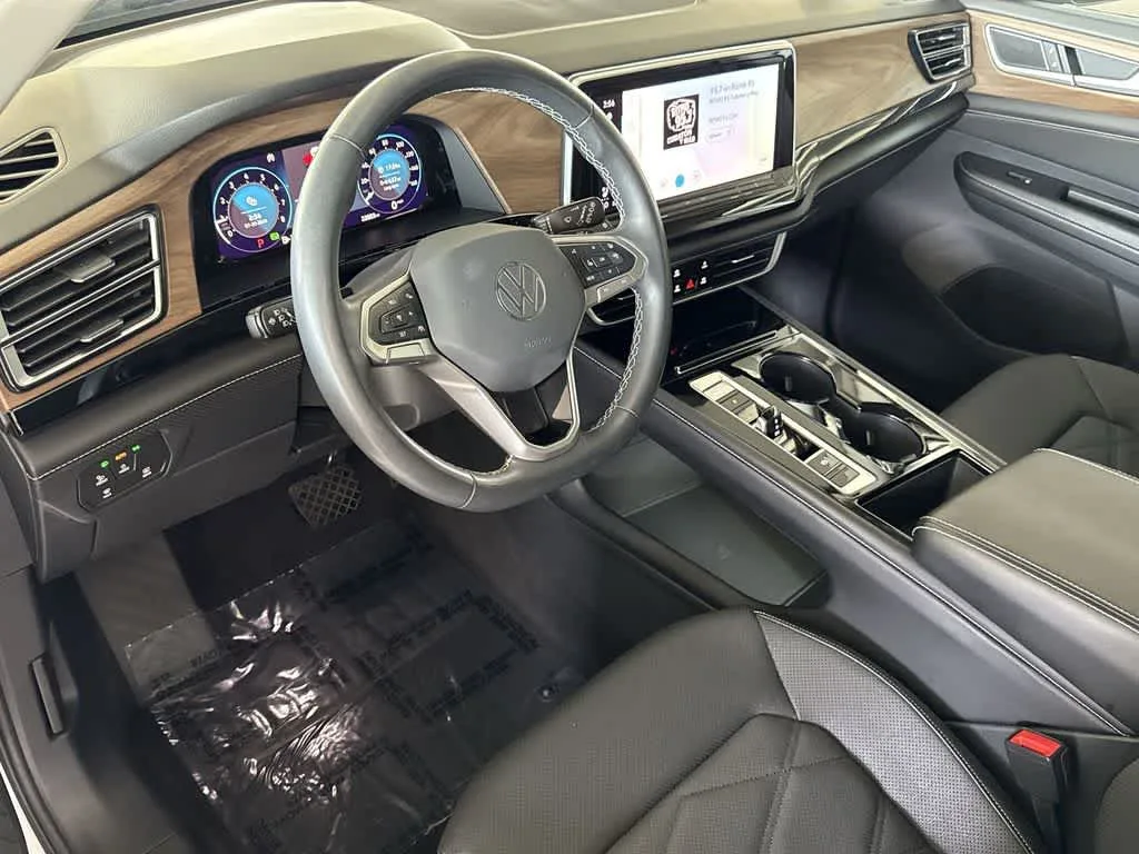 2024 Volkswagen Atlas 2.0T SE w/Technology photo 13