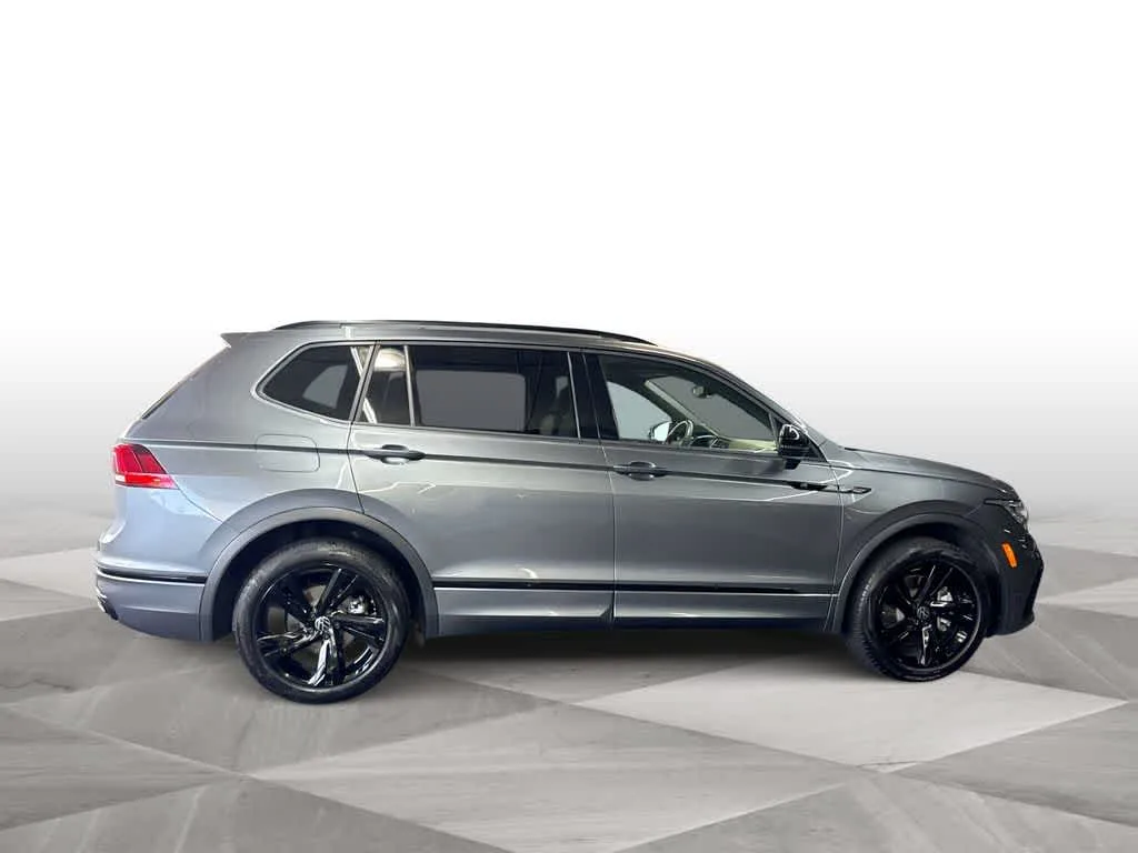 2023 Volkswagen Tiguan SE R-Line Black photo 9