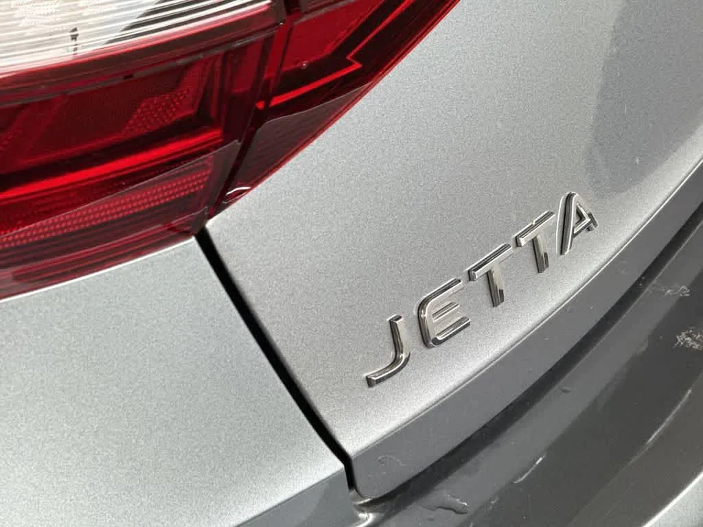 2022 Volkswagen Jetta Sport photo 10