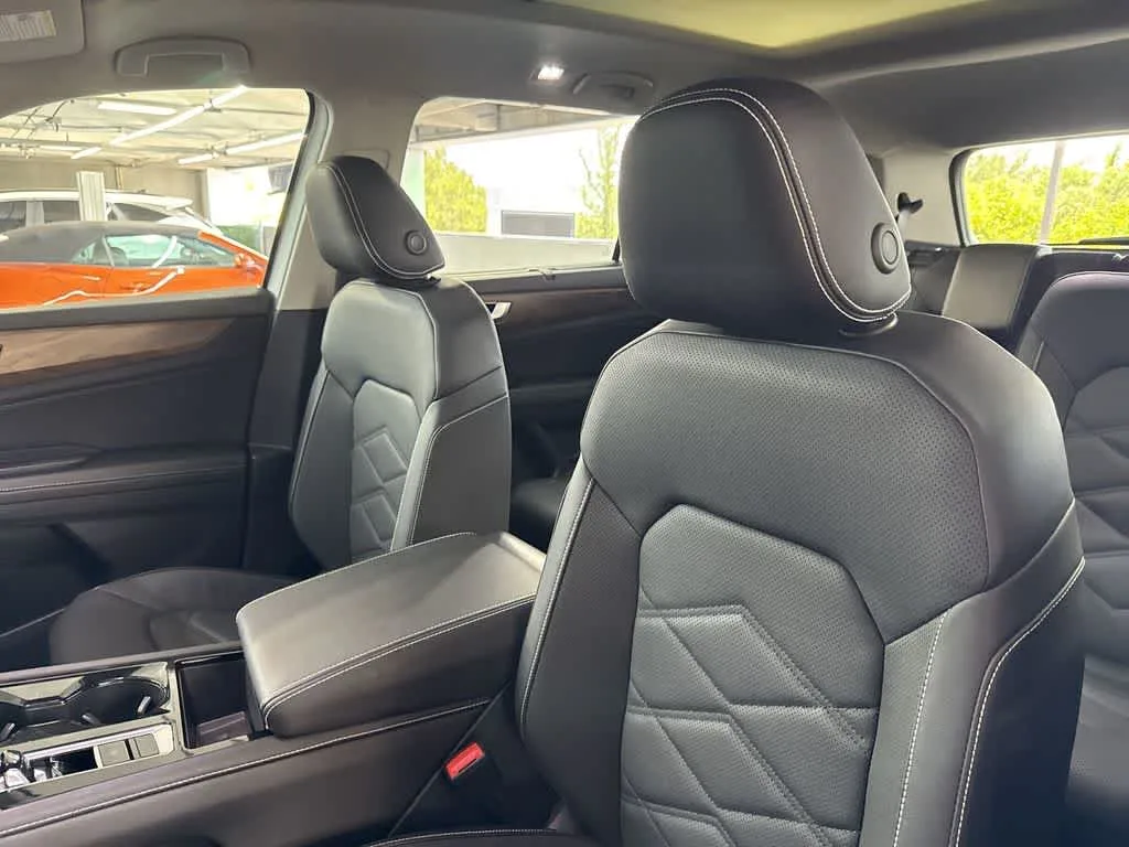 2026 Volkswagen Atlas 2.0T SE w/Technology photo 13