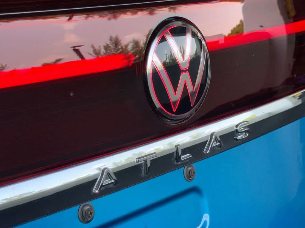 2024 Volkswagen Atlas Cross Sport 2.0T SEL Premium R-Line photo 10