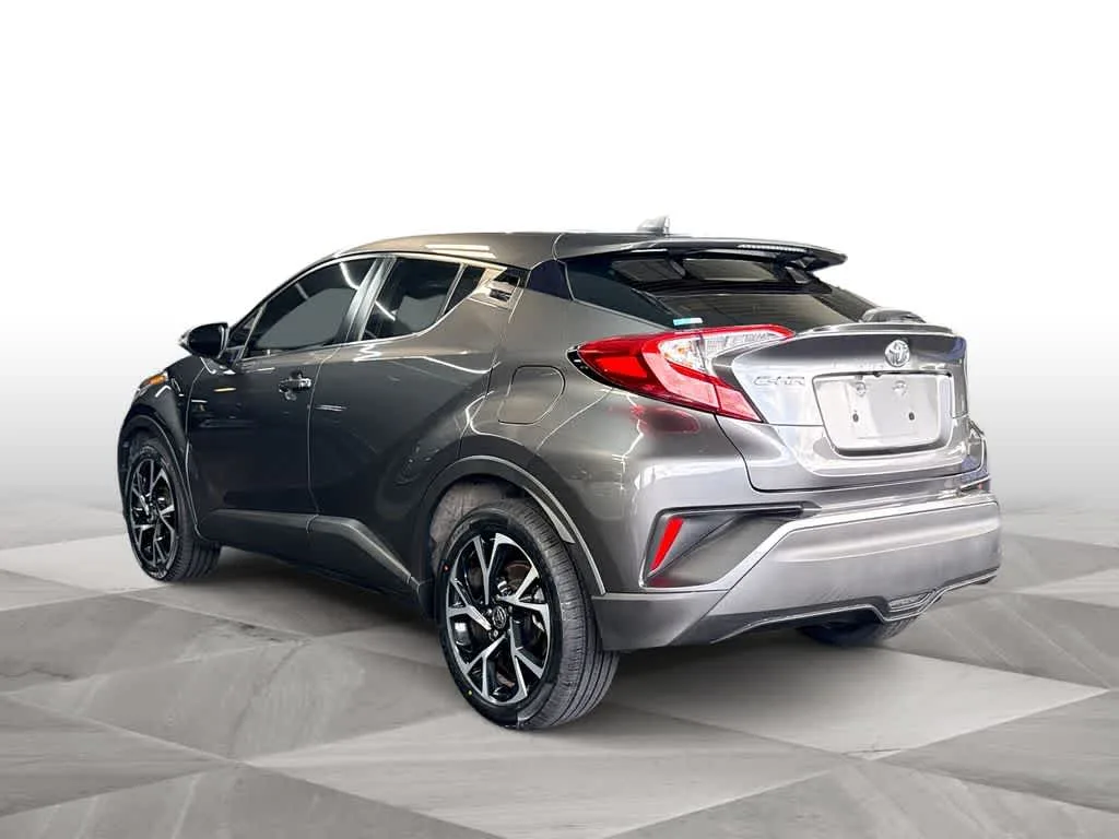 2022 Toyota C-HR XLE photo 6