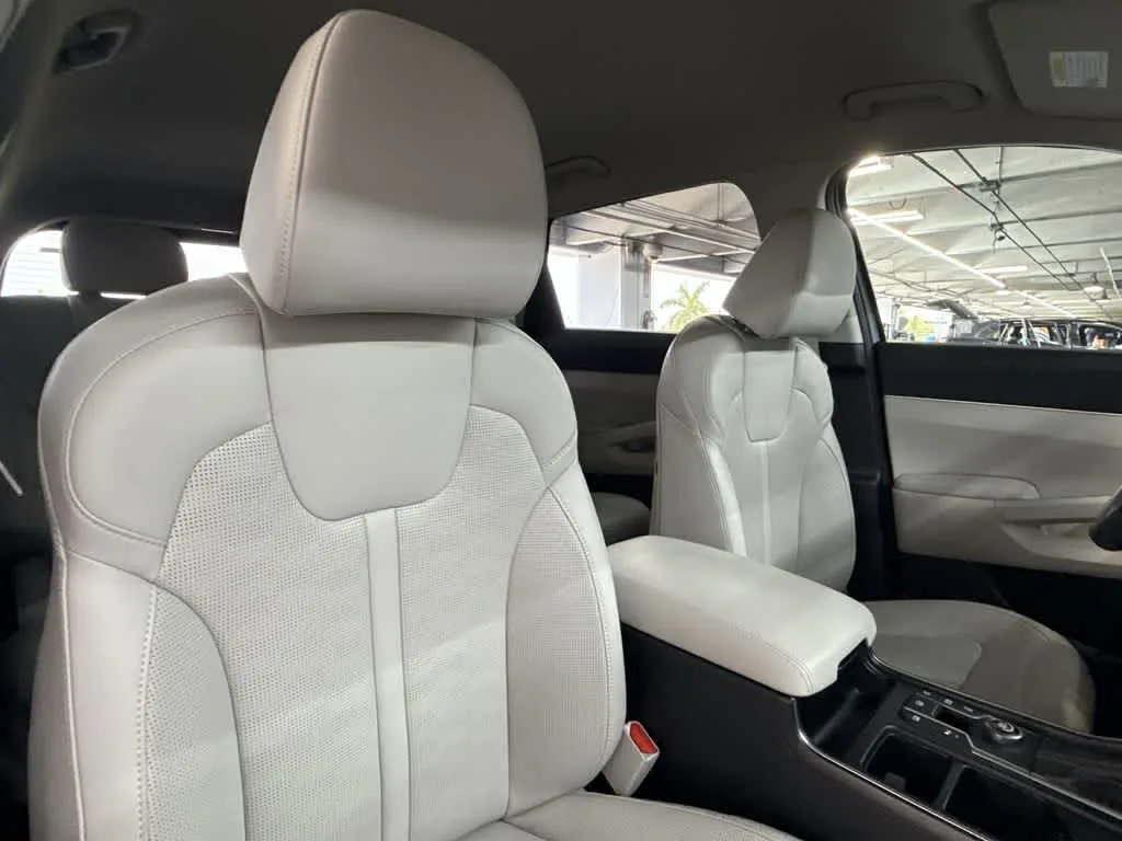 2025 Kia Sorento S photo 27