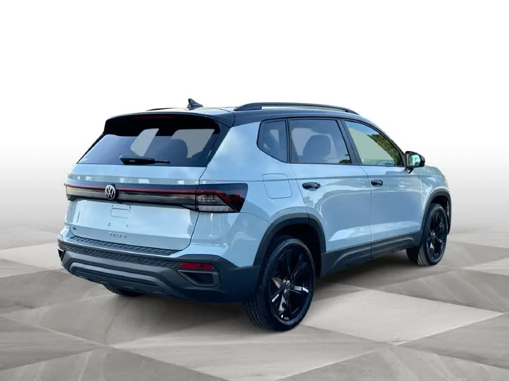 2026 Volkswagen Taos SE Black photo 8