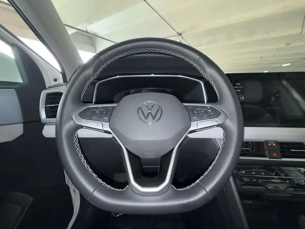 2026 Volkswagen Taos SE photo 15