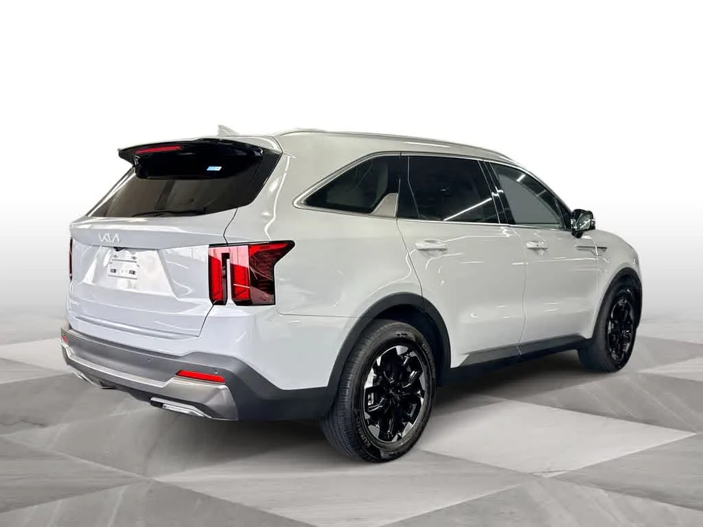 2025 Kia Sorento S photo 8