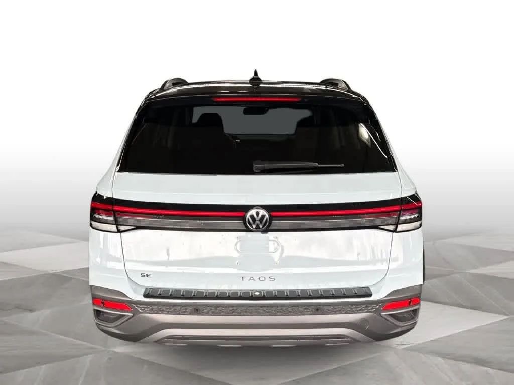 2026 Volkswagen Taos SE Black photo 7