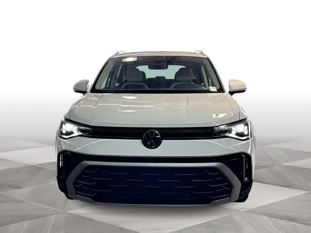 2026 Volkswagen Taos SE photo 3