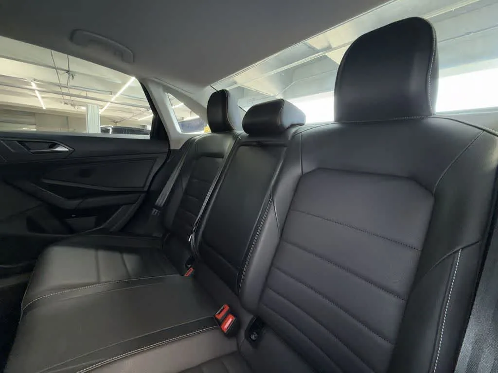 2022 Volkswagen Jetta SE photo 22