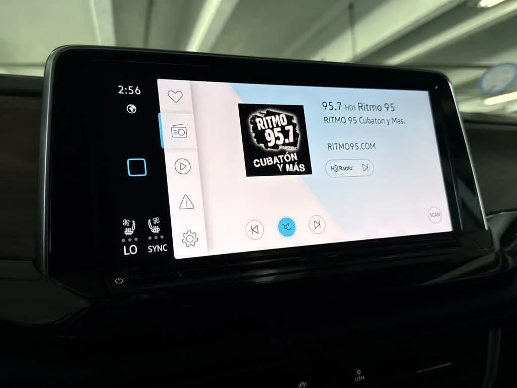 2024 Volkswagen Atlas 2.0T SE w/Technology photo 17