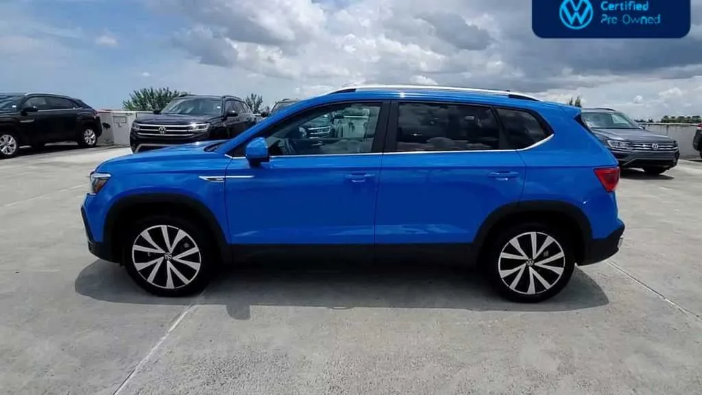 2023 Volkswagen Taos SE photo 5