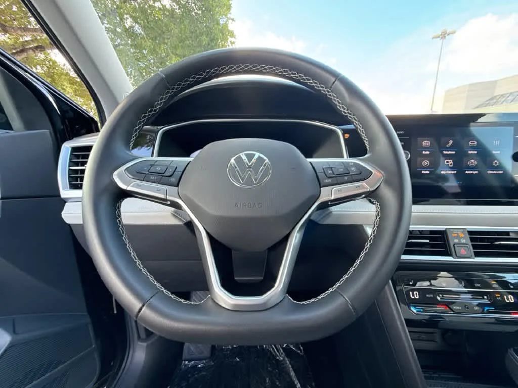 2026 Volkswagen Taos SE photo 15