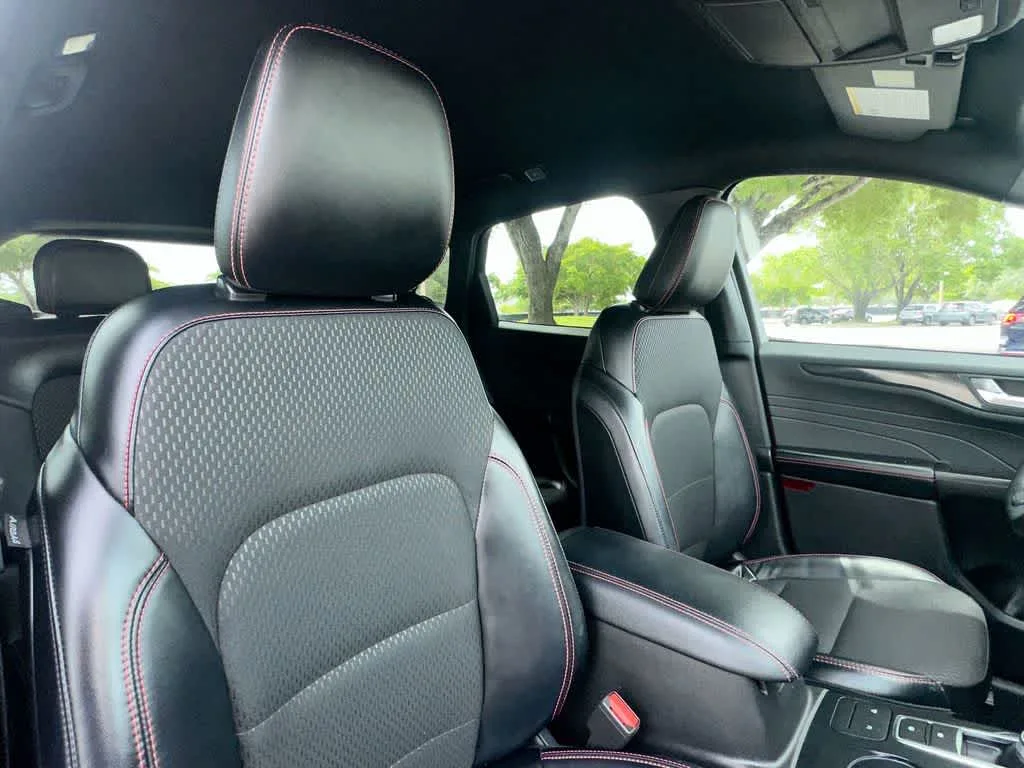 2025 Ford Escape ST-Line photo 27