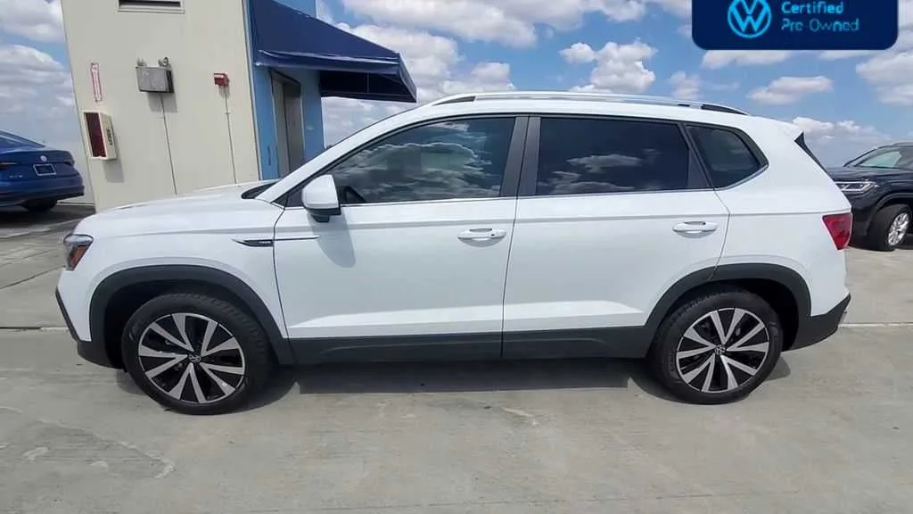 2024 Volkswagen Taos SE photo 5
