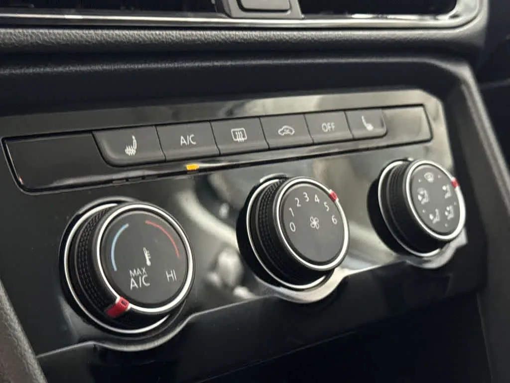 2023 Volkswagen Taos SE photo 20