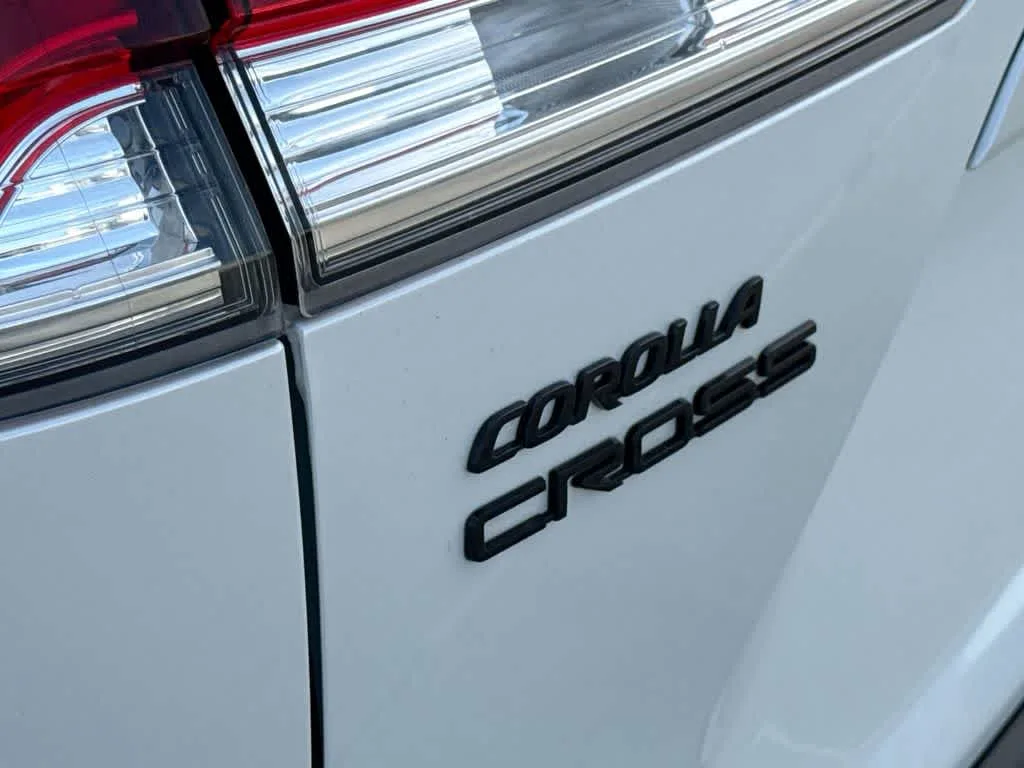 2024 Toyota Corolla Cross Hybrid SE photo 10