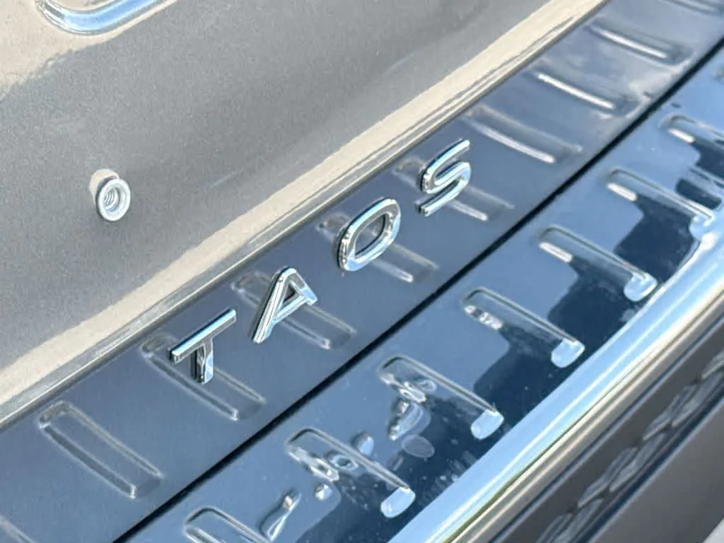 2026 Volkswagen Taos SE photo 10