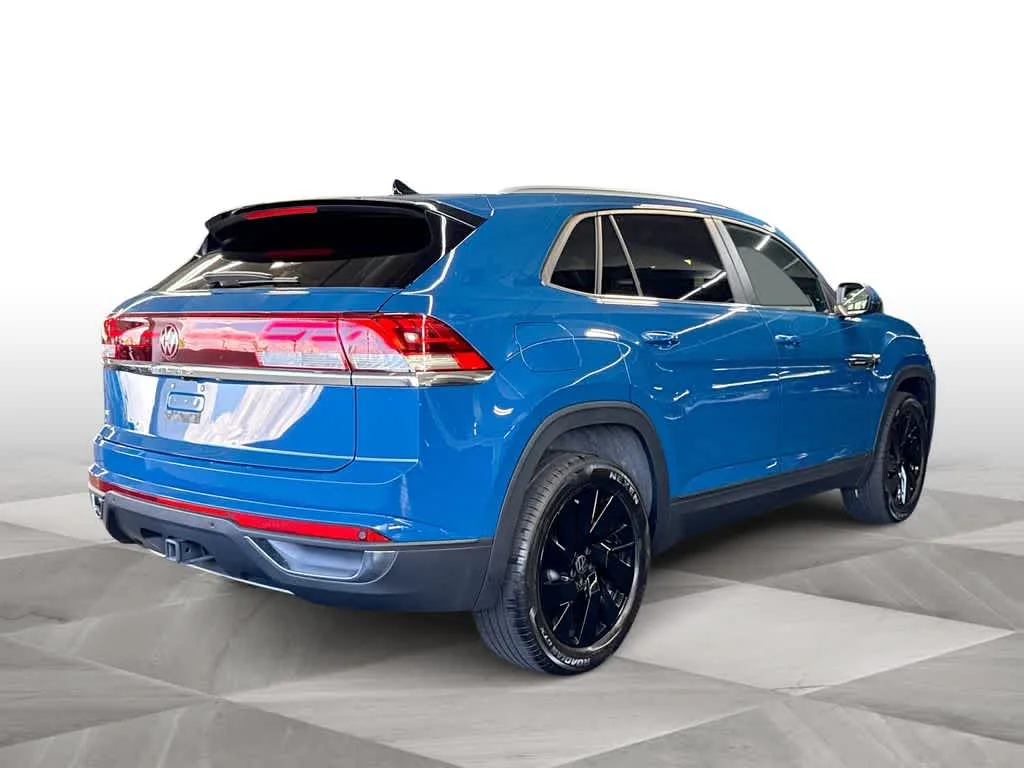 2026 Volkswagen Atlas Cross Sport 2.0T SE w/Technology photo 8