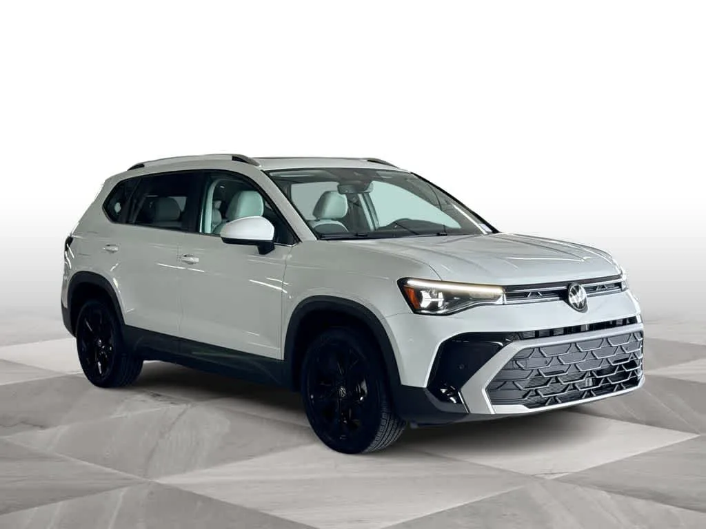 2026 Volkswagen Taos SE photo 2