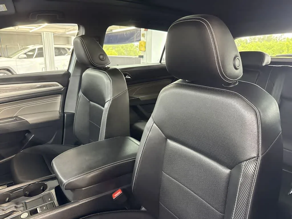 2023 Volkswagen Atlas Cross Sport 2.0T SE w/Technology photo 14