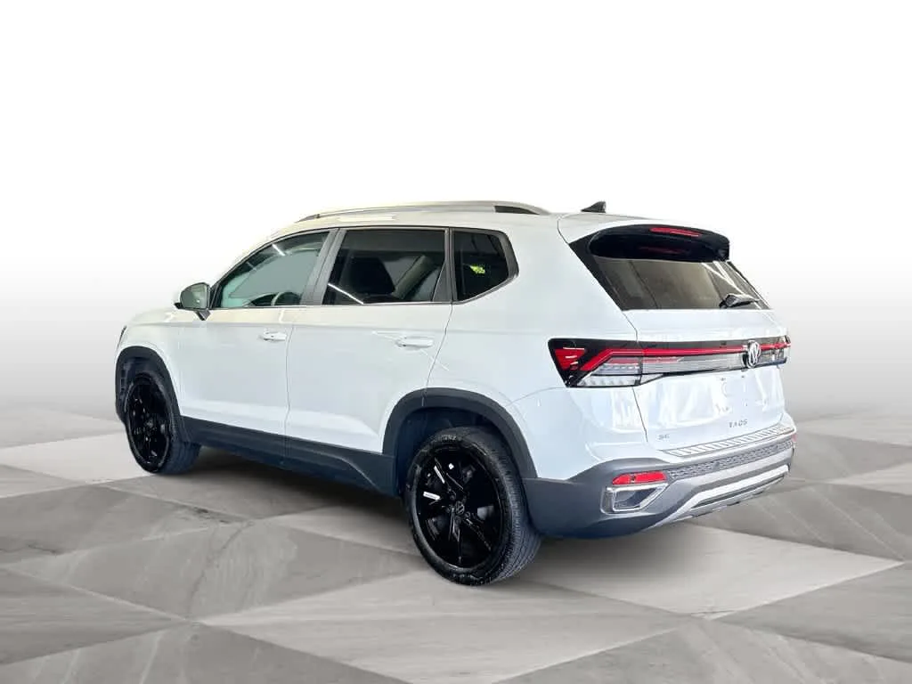 2026 Volkswagen Taos SE photo 6
