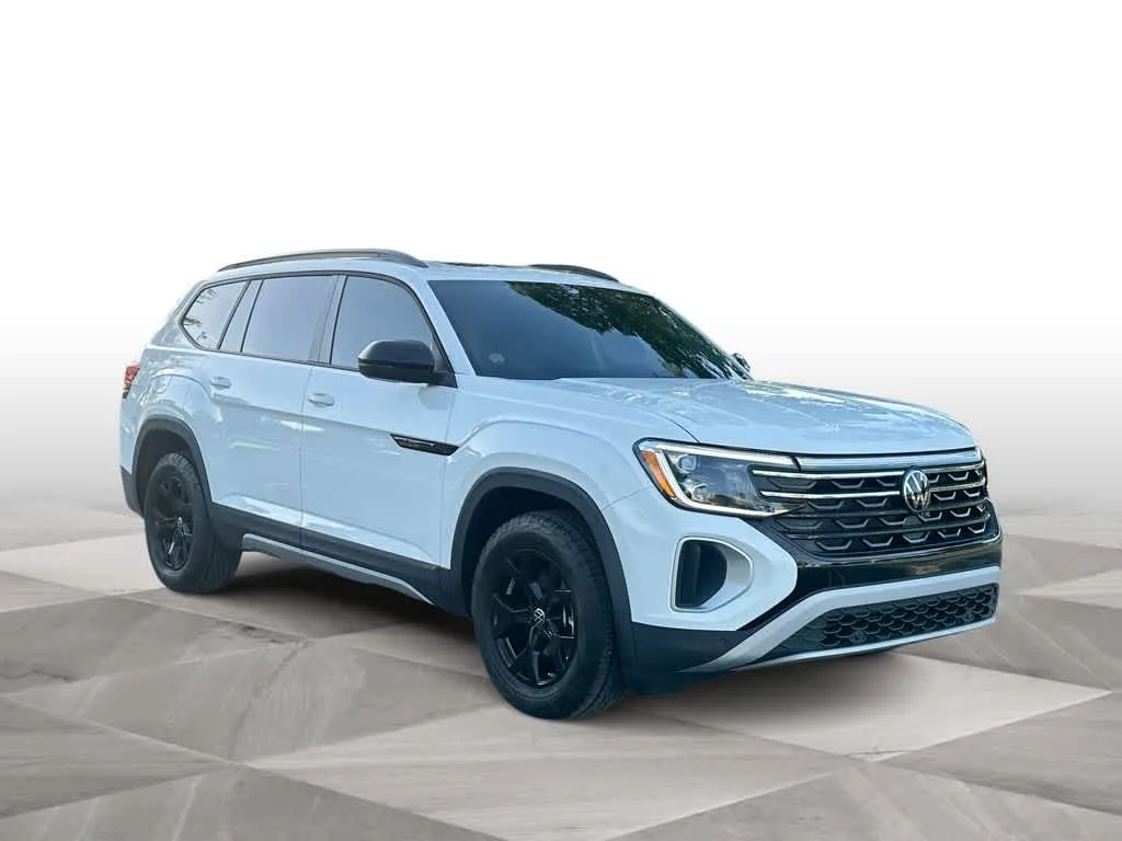 2024 Volkswagen Atlas 2.0T Peak Edition SE w/Technology photo 2