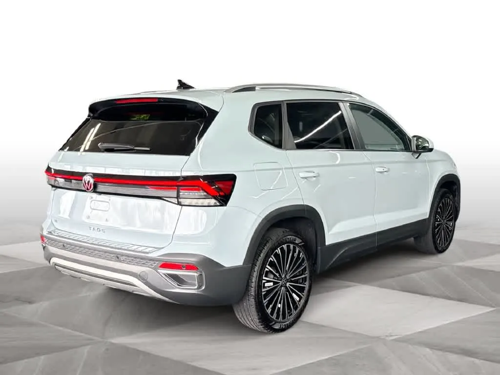 2026 Volkswagen Taos SE photo 8