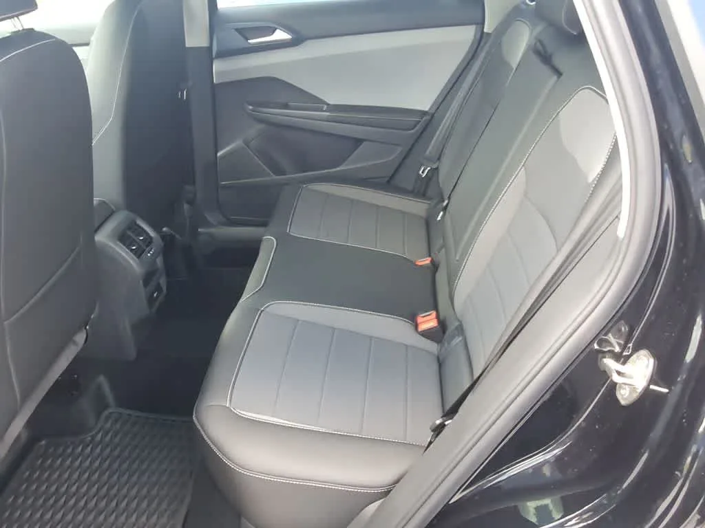 2024 Volkswagen Taos SE photo 28