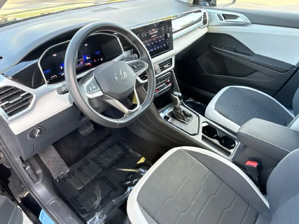 2026 Volkswagen Taos SE photo 13