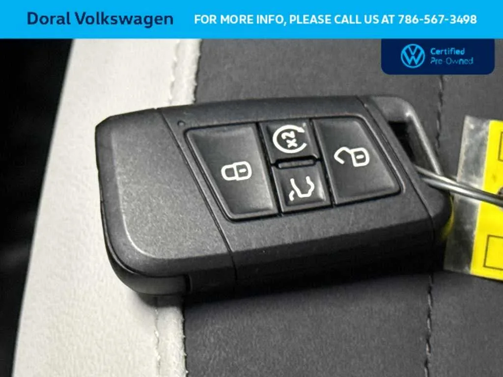 2025 Volkswagen Taos SE photo 28