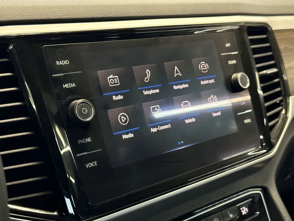 2022 Volkswagen Atlas 3.6L V6 SE w/Technology photo 16