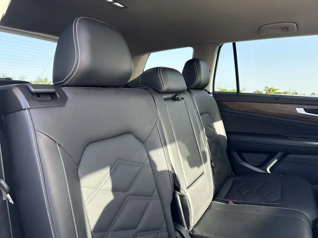 2024 Volkswagen Atlas 2.0T SE w/Technology photo 26