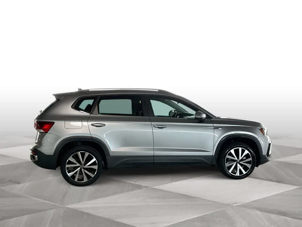 2023 Volkswagen Taos SE photo 9