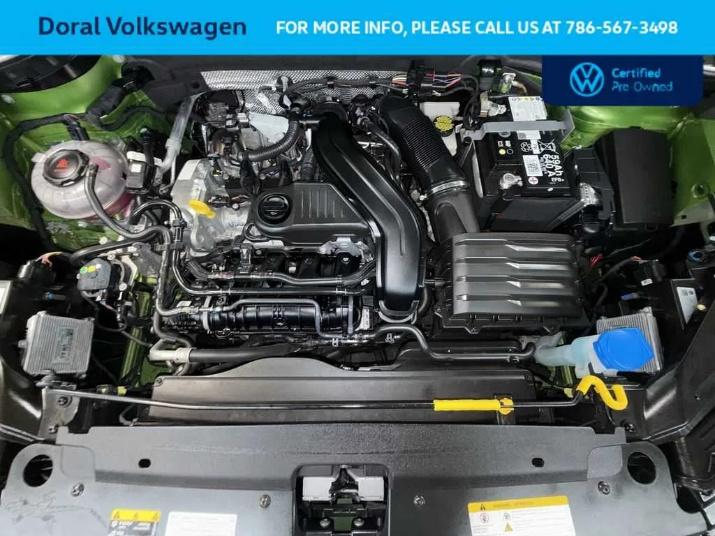 2025 Volkswagen Taos SE Black photo 12