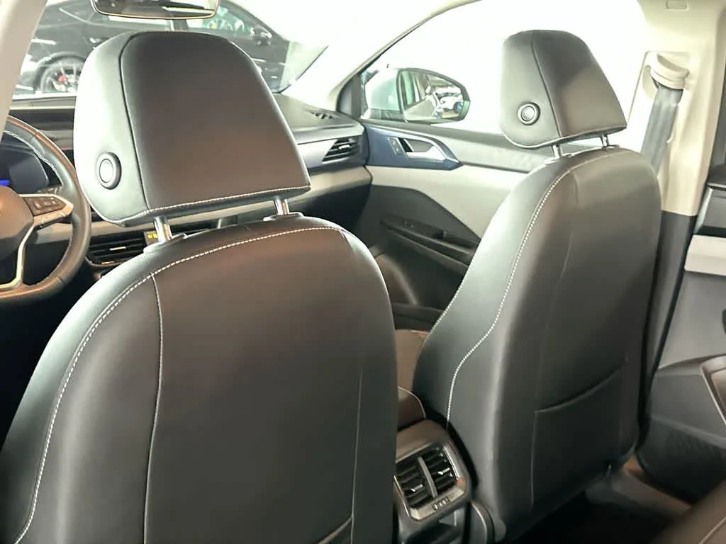 2023 Volkswagen Taos SE photo 23