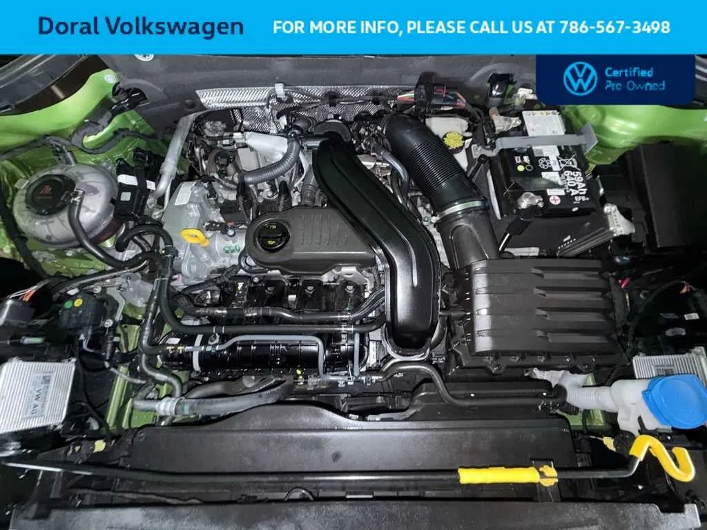 2025 Volkswagen Taos SE Black photo 12