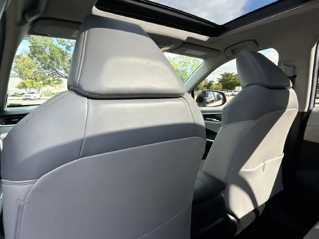 2019 Toyota RAV4 Limited photo 23