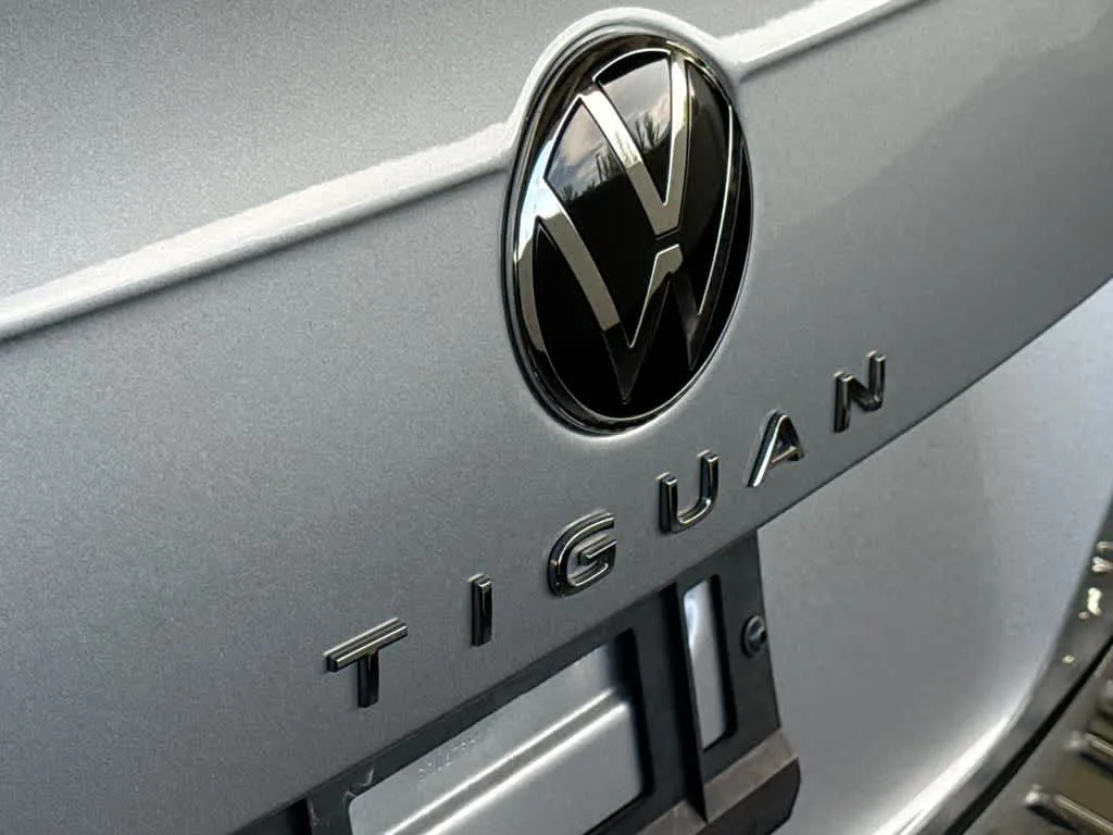 2024 Volkswagen Tiguan SE R-Line Black photo 10
