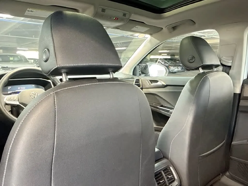 2026 Volkswagen Taos SE Black photo 22