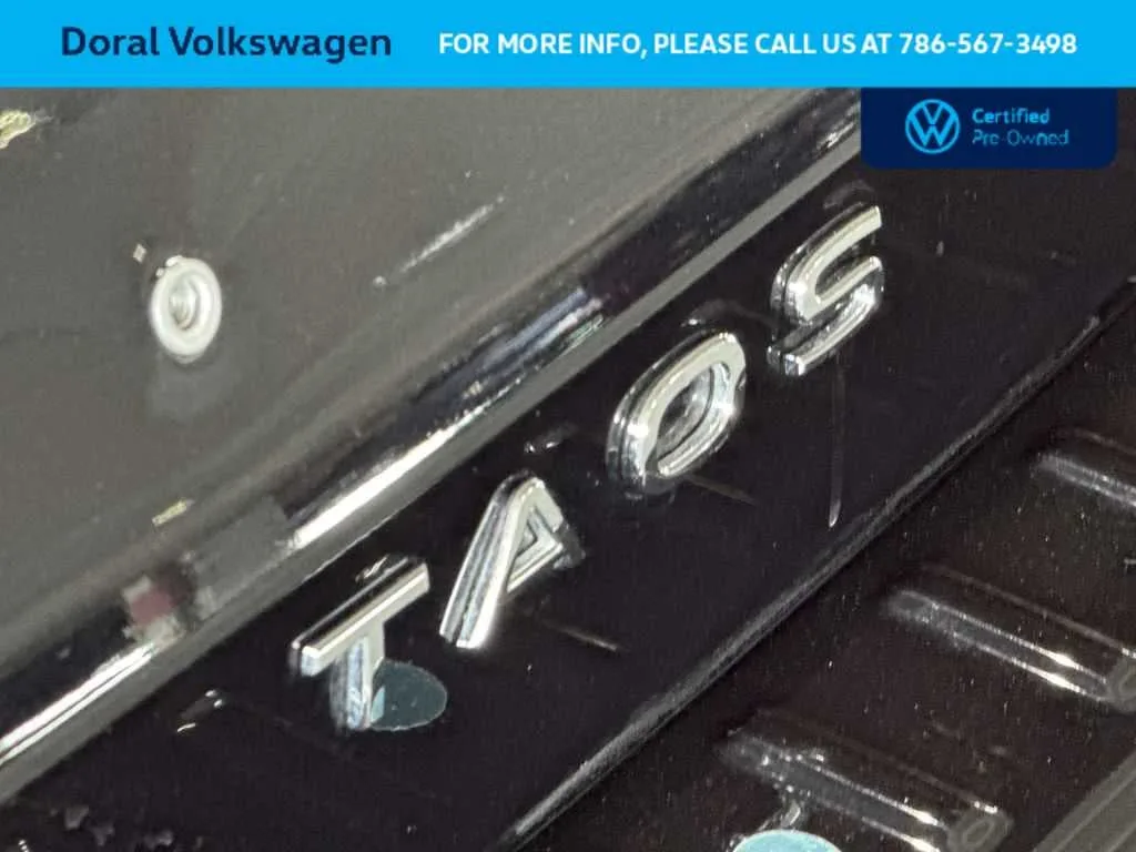2025 Volkswagen Taos SE Black photo 10