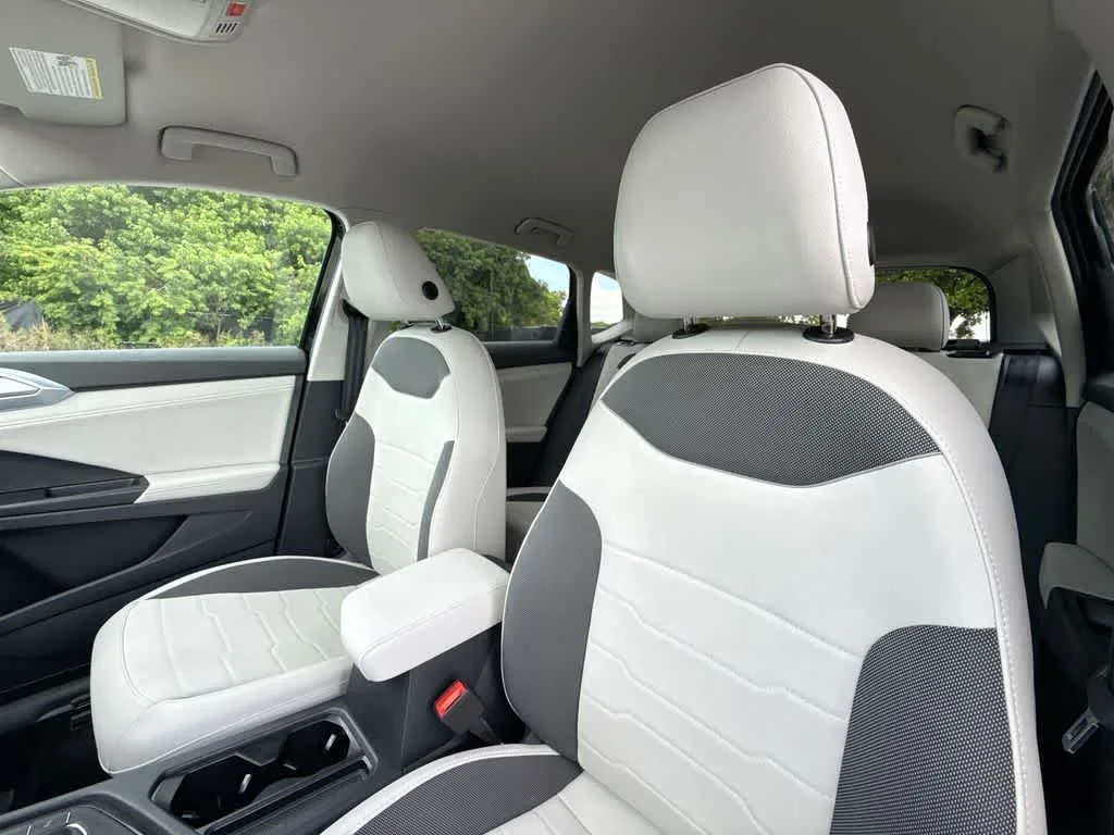2026 Volkswagen Taos SE photo 14