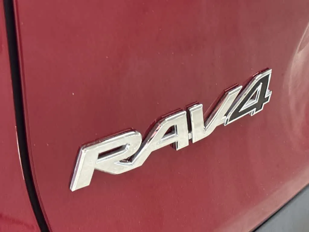 2024 Toyota RAV4 XLE photo 10