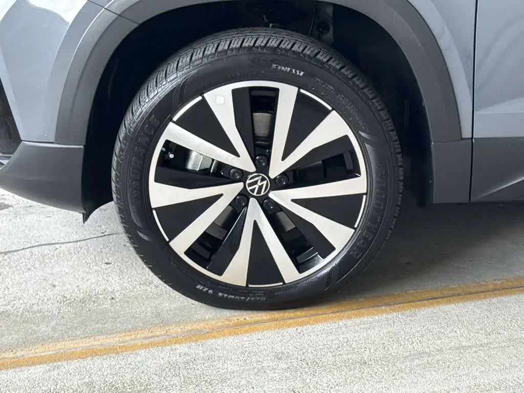2023 Volkswagen Taos SE photo 11