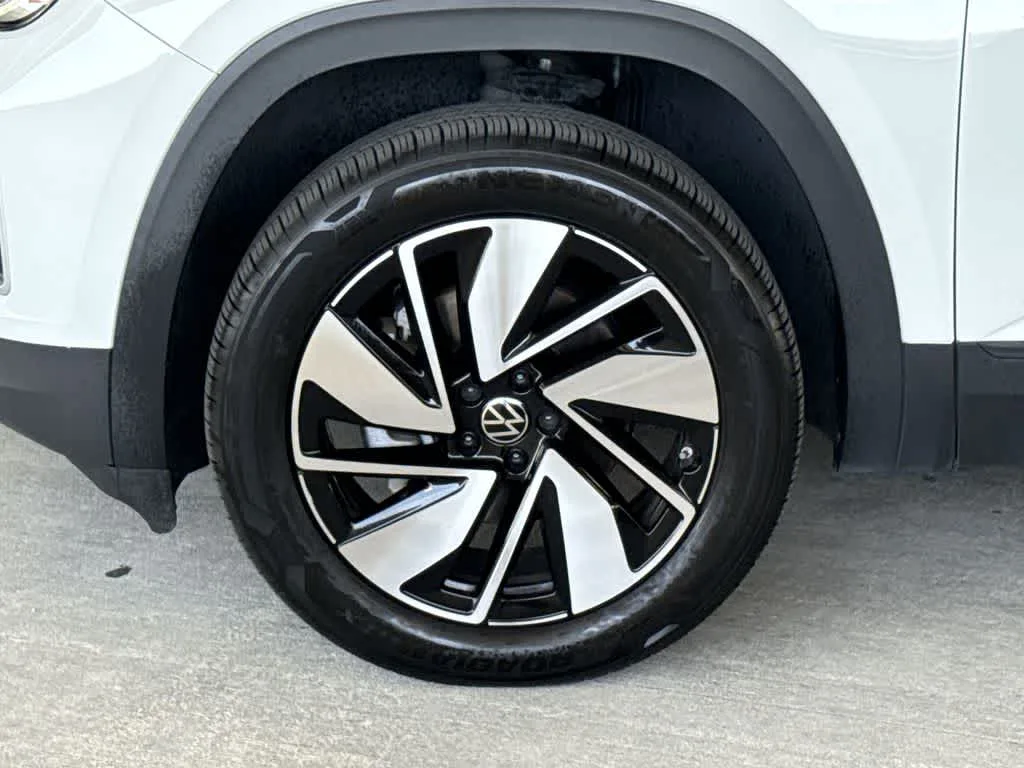2024 Volkswagen Atlas 2.0T SE w/Technology photo 11